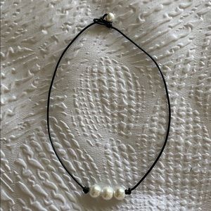 Black three pearl choker
